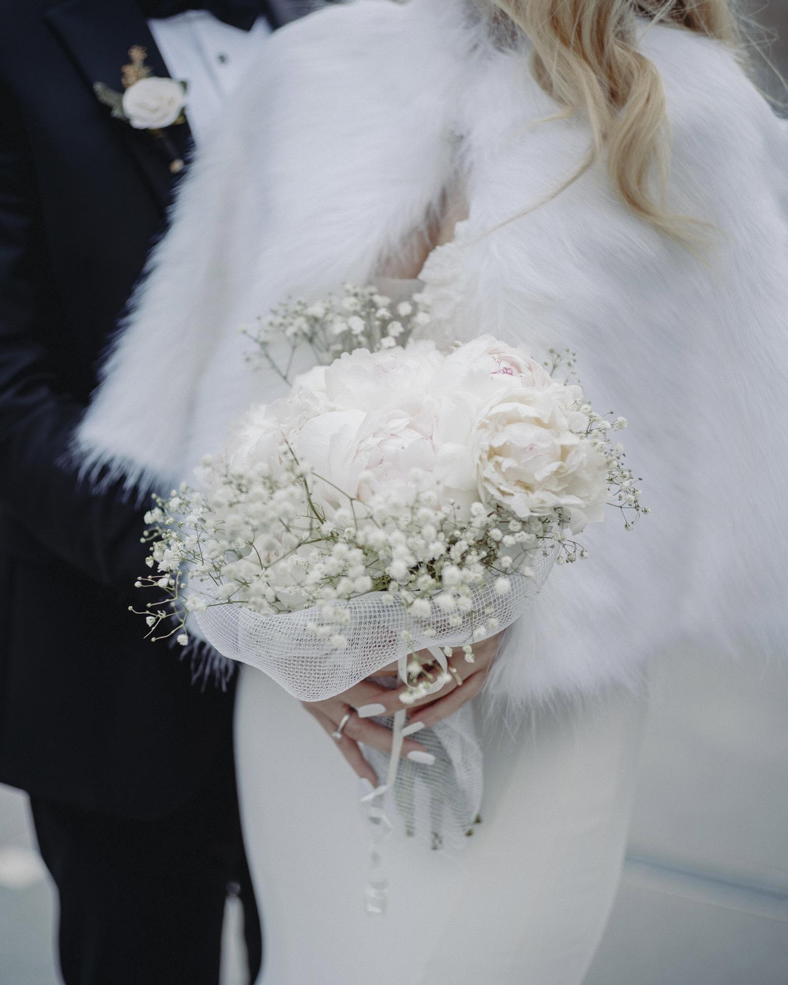 Bridal bouquet peonies closeup Rome - weddings photography in Rome by Finzi