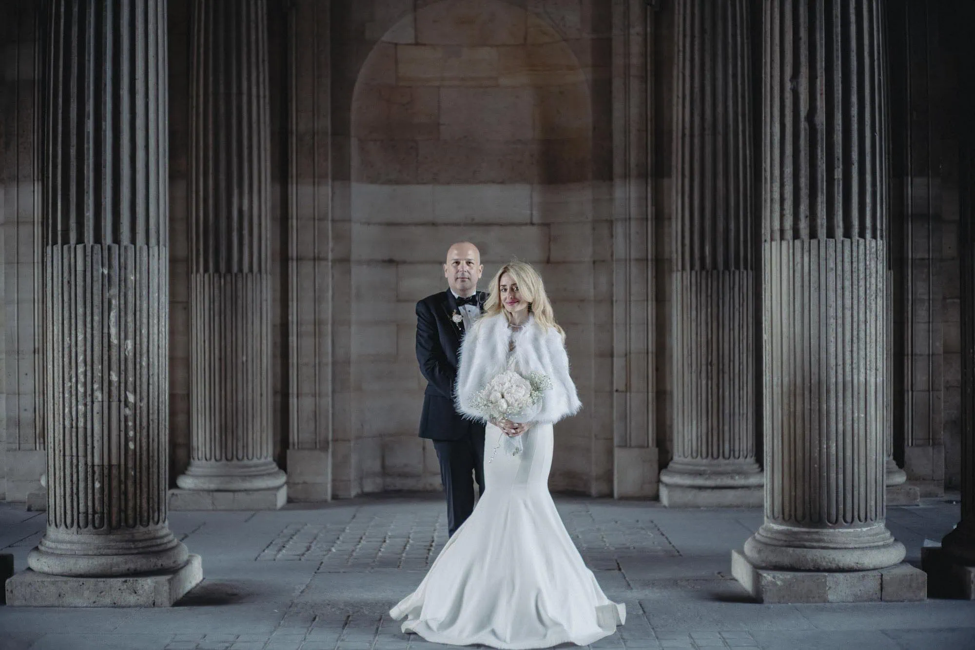 Bride groom colonnade portrait Rome - Rome by Finzi