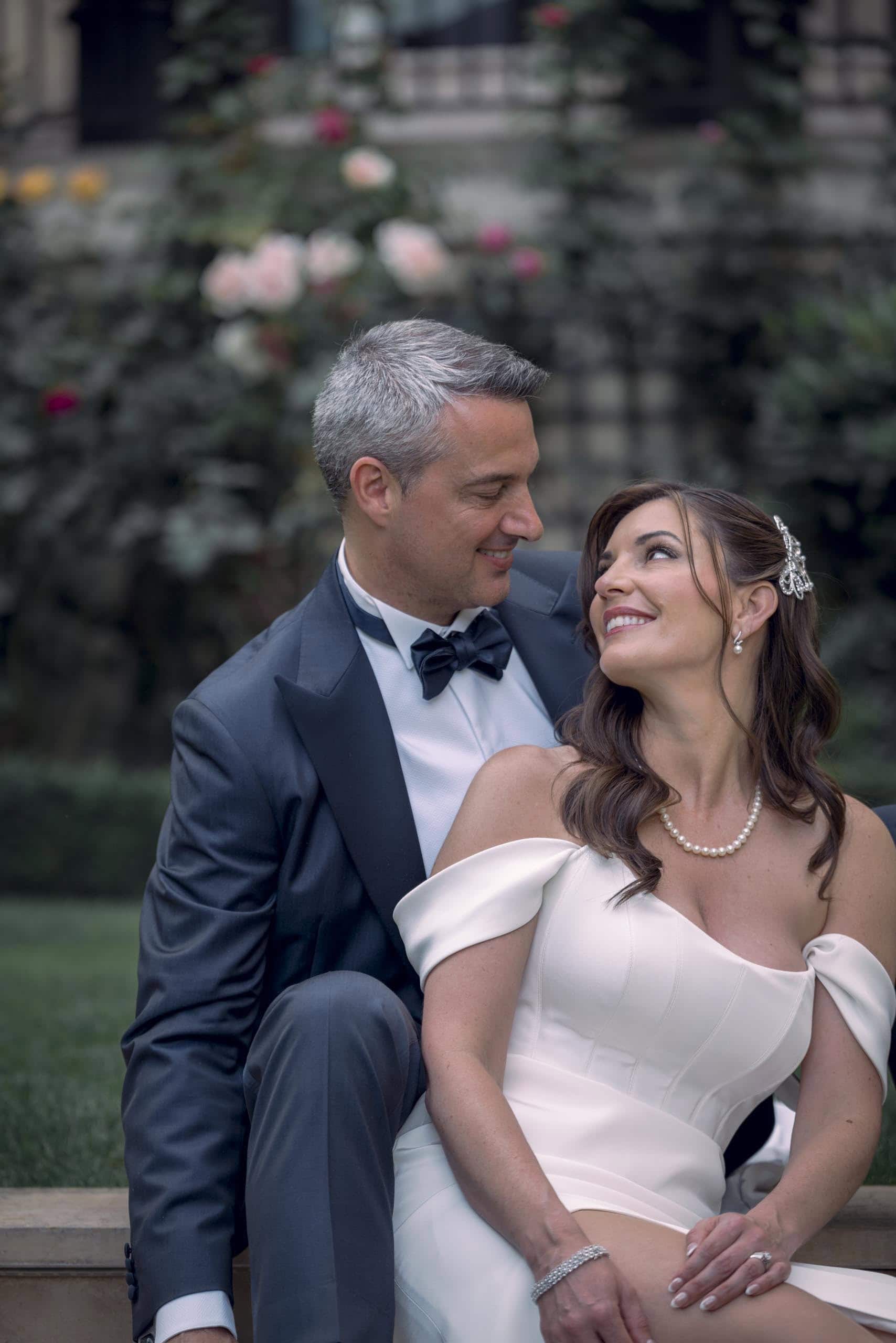Bride groom gazing rose garden Rome - weddings photography in Rome by Finzi