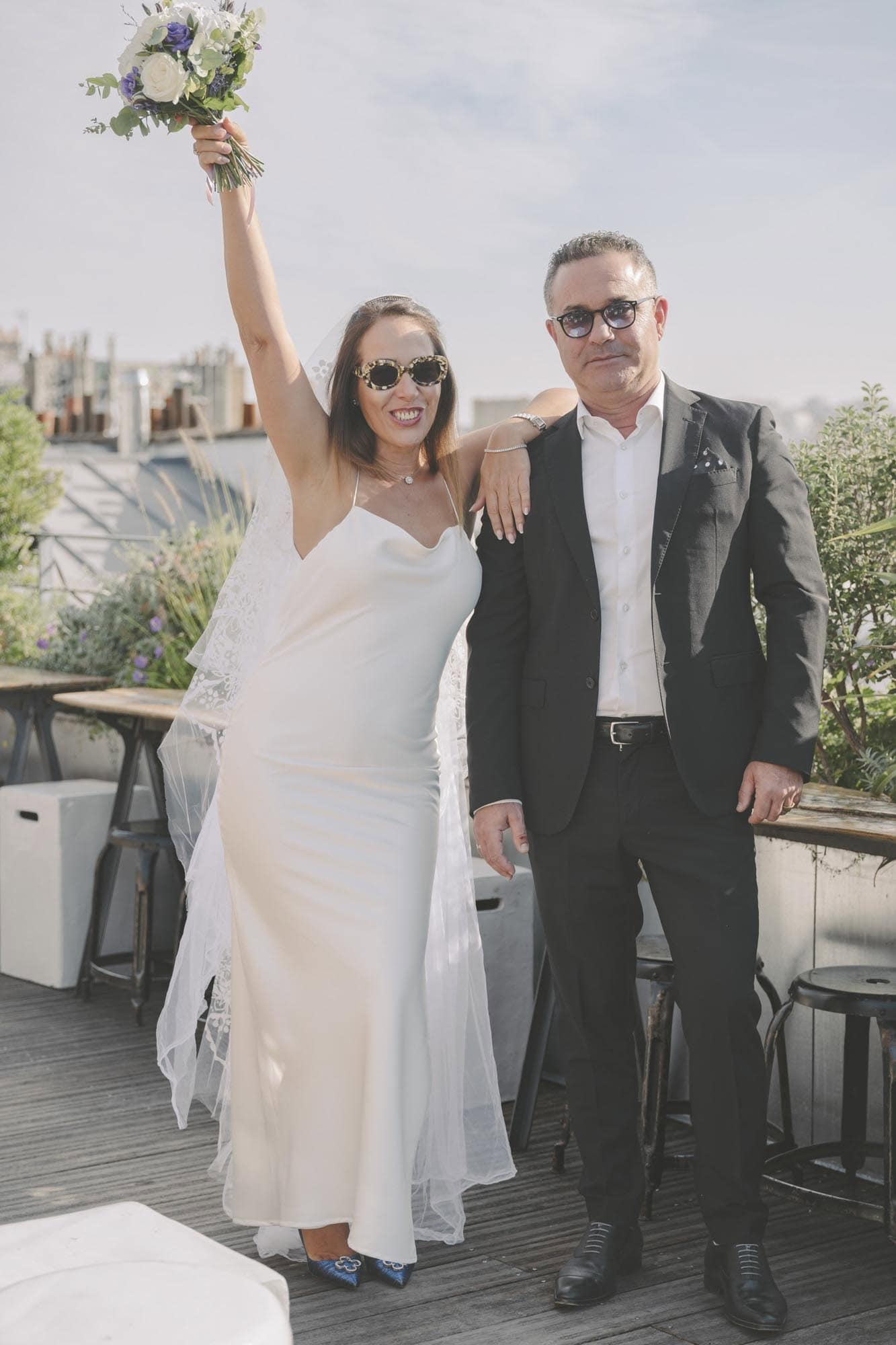 Bride raising bouquet rooftop Rome - weddings photography in Rome by Finzi