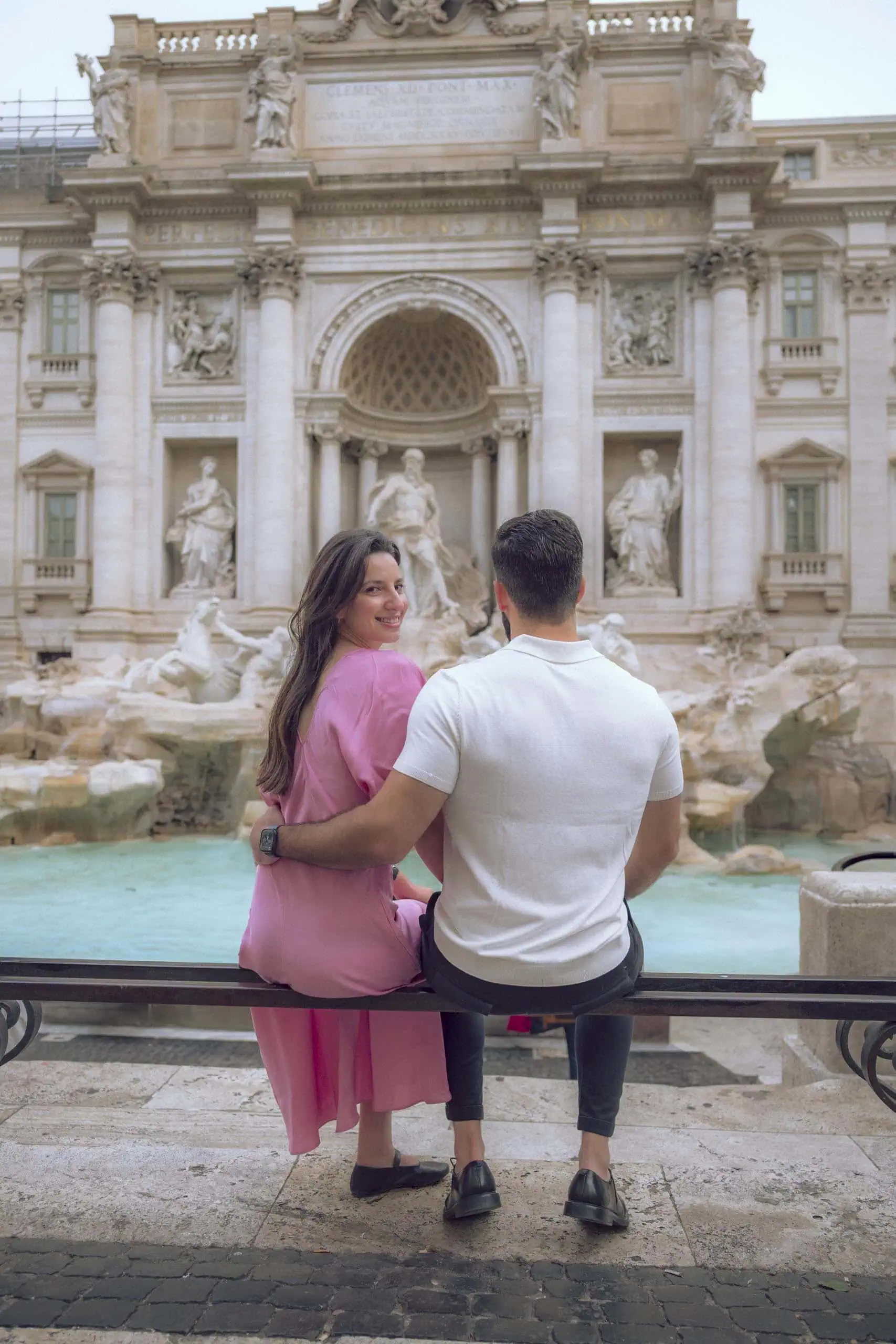 Couple back view trevi fountain Rome - Rome by Finzi