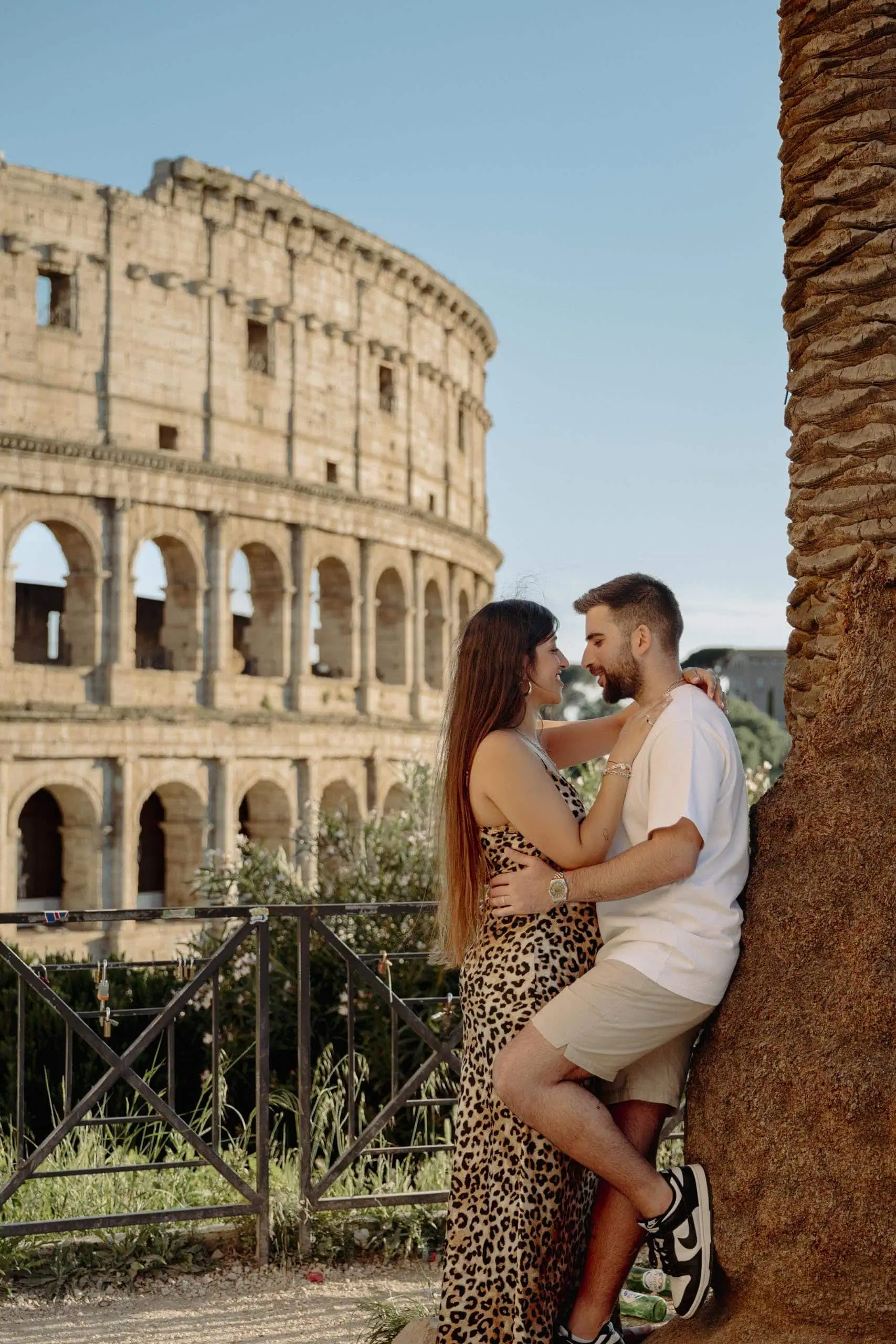 Couple embracing palm tree colosseum Rome - Rome by Finzi