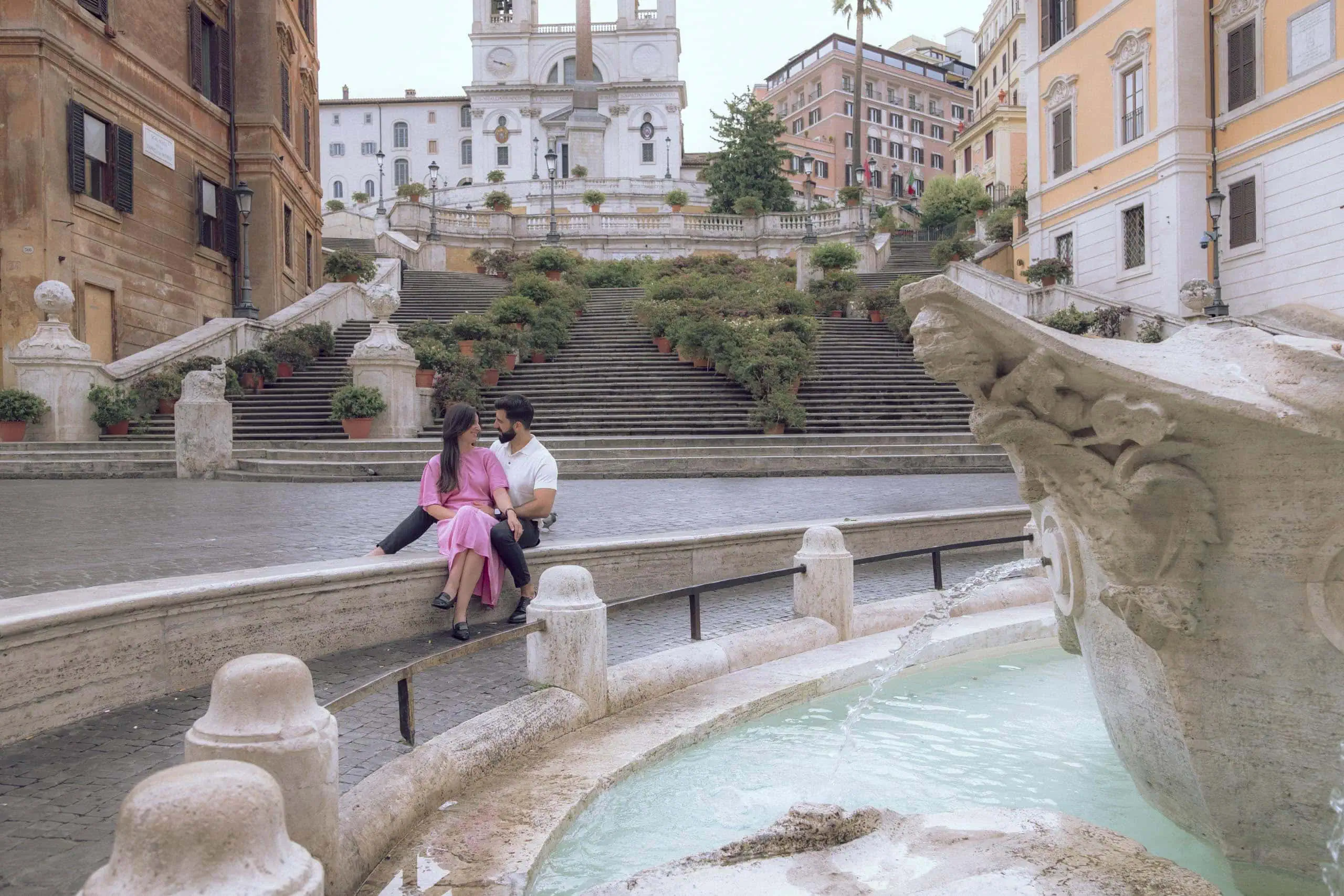 Couple embracing spanish steps Rome photographer finzi - Rome by Finzi