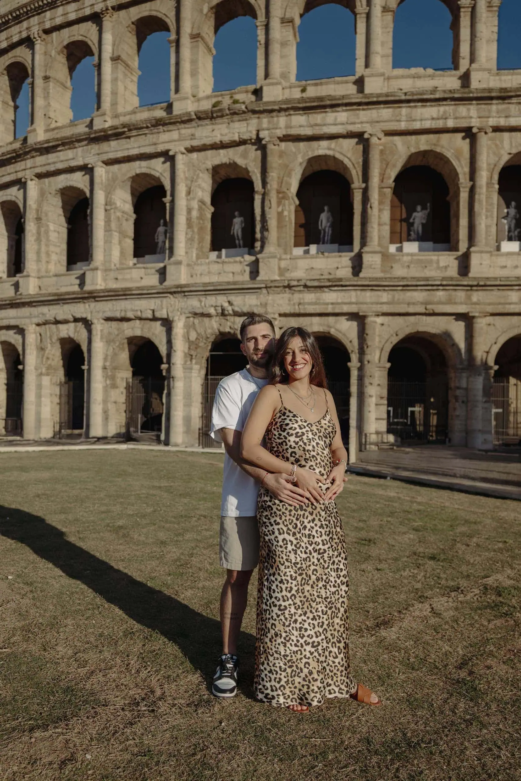 Couple maternity embrace colosseum Rome - Rome by Finzi
