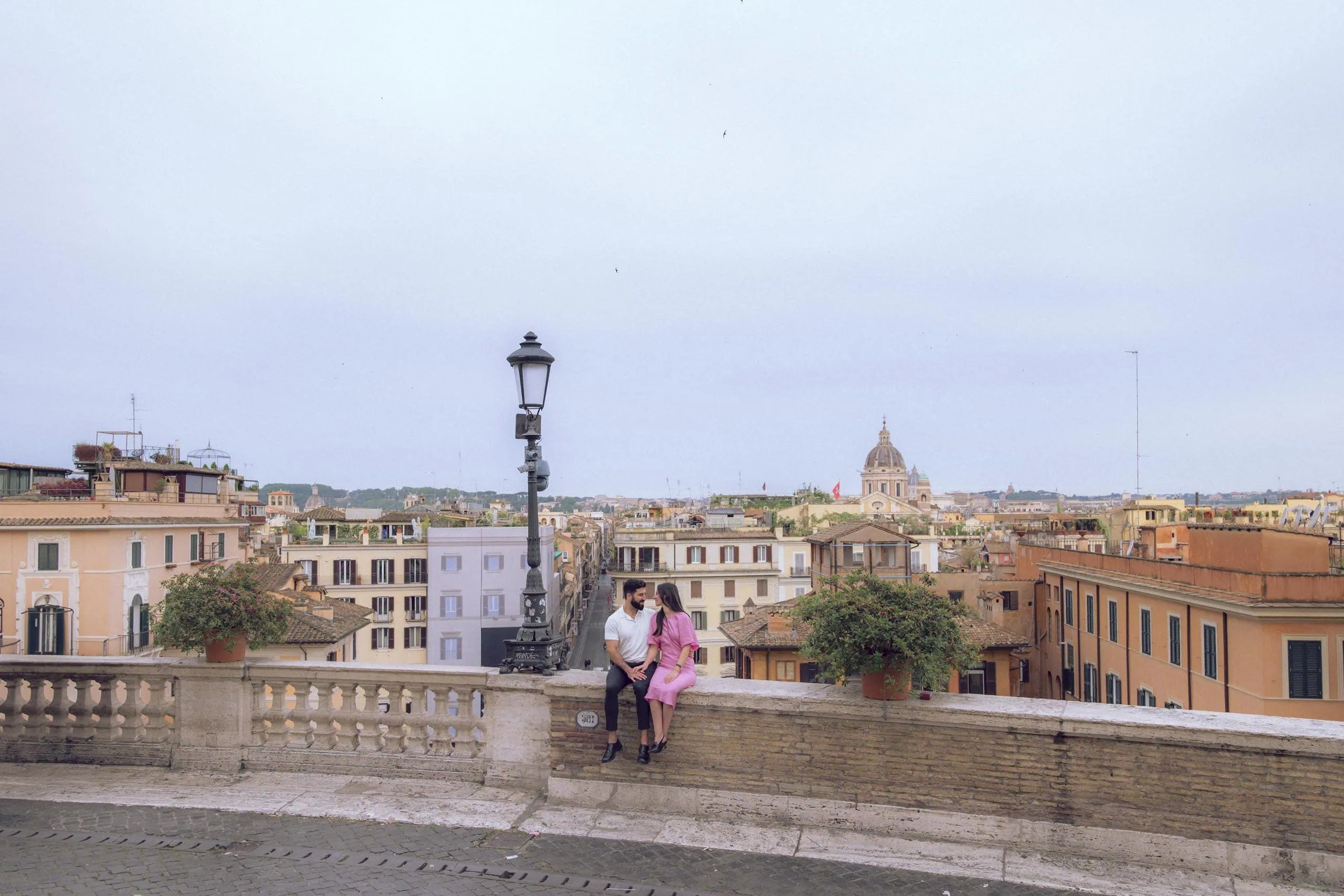 Couple Rome rooftop skyline photographer finzi - Rome by Finzi