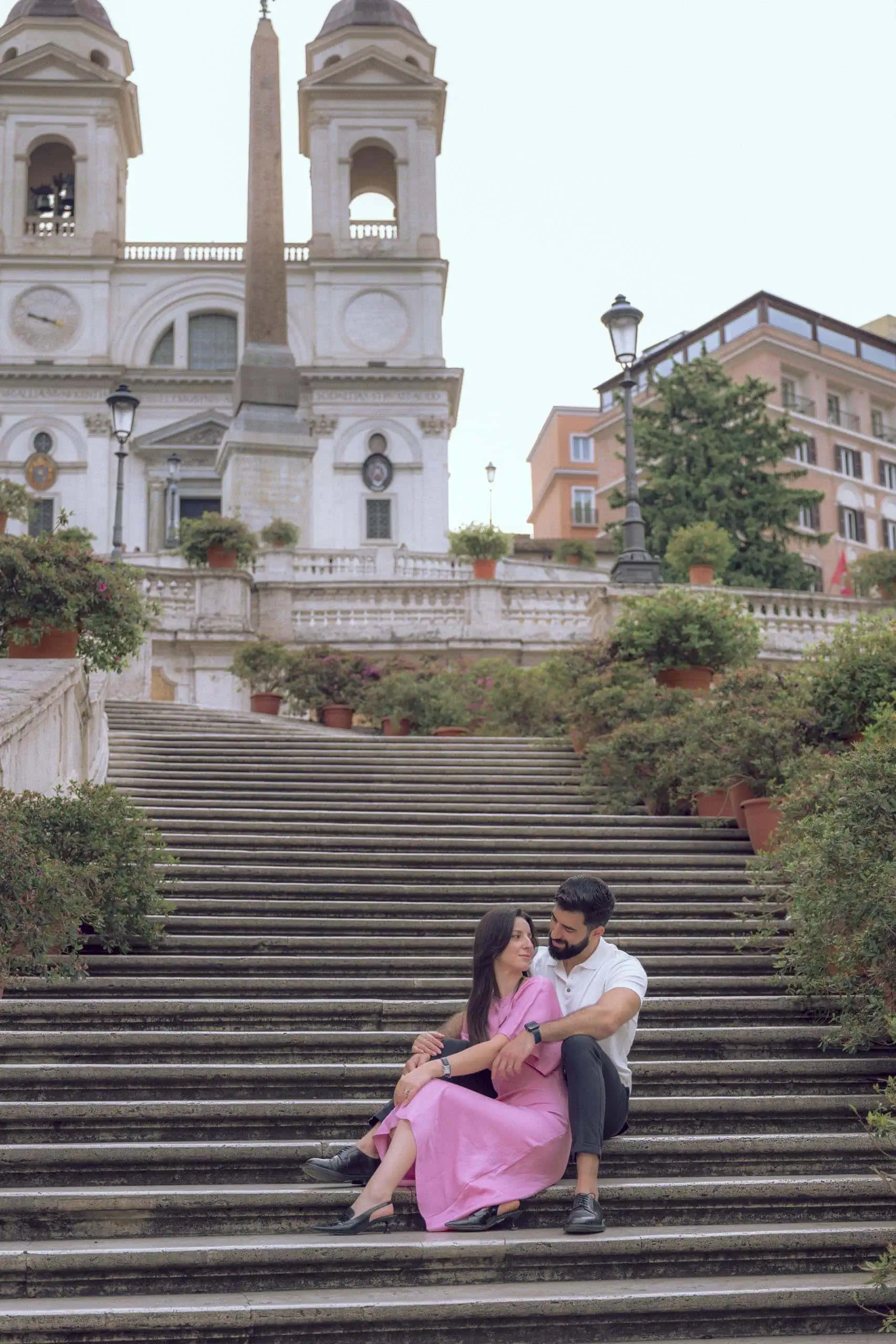 Couple seated spanish steps trinita dei monti - Rome by Finzi