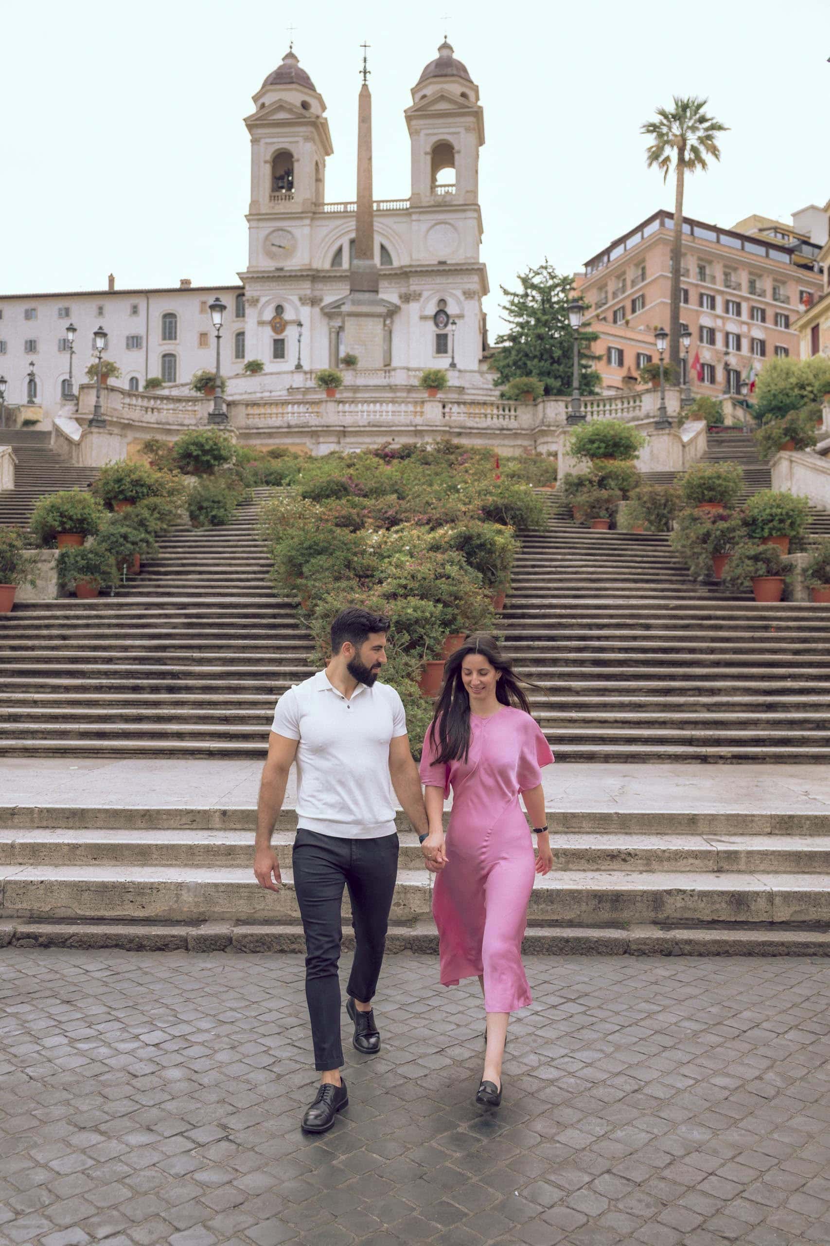 Couple walking down spanish steps - couples photography in Rome by Finzi