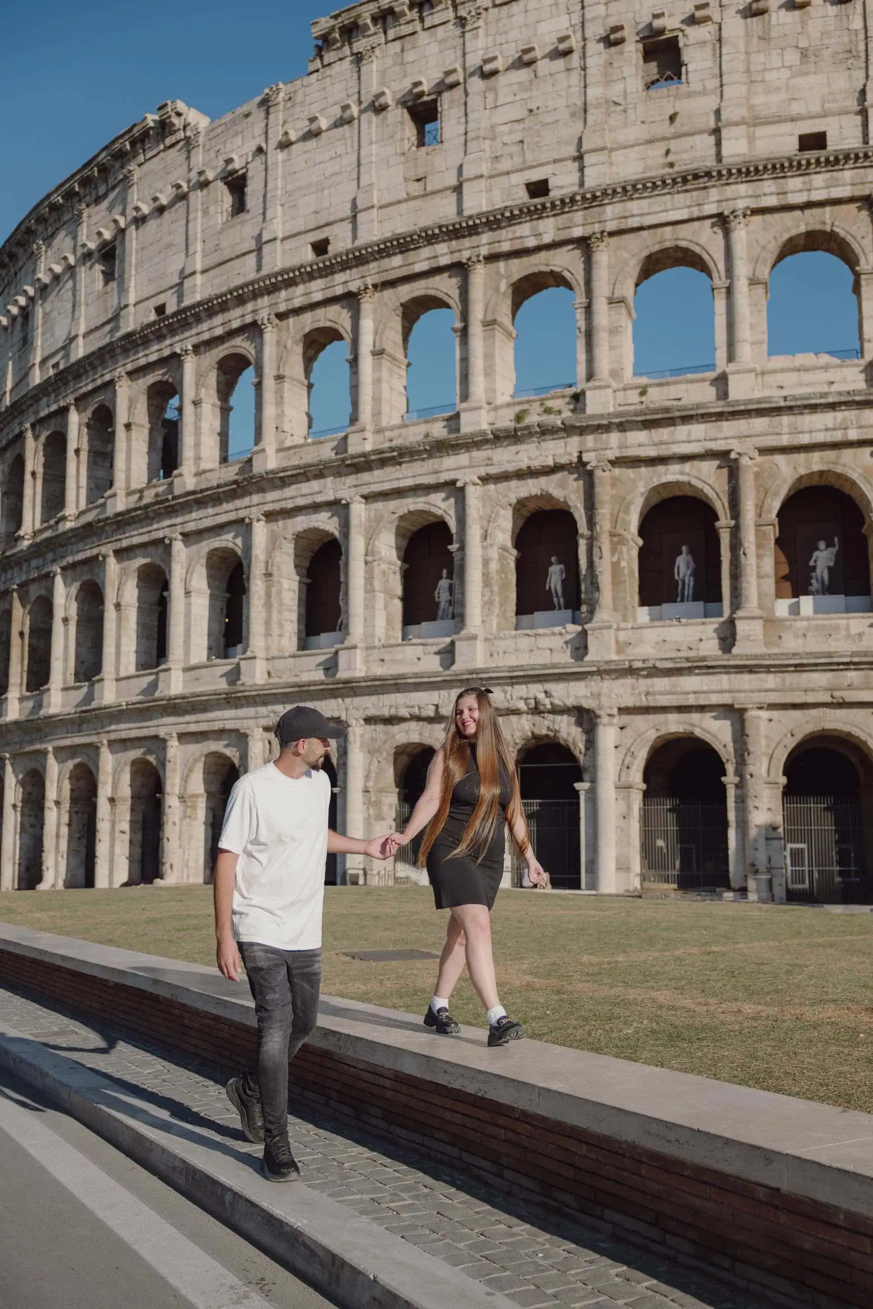 Couple walking hand in hand colosseum Rome photographer finzi - Rome by Finzi