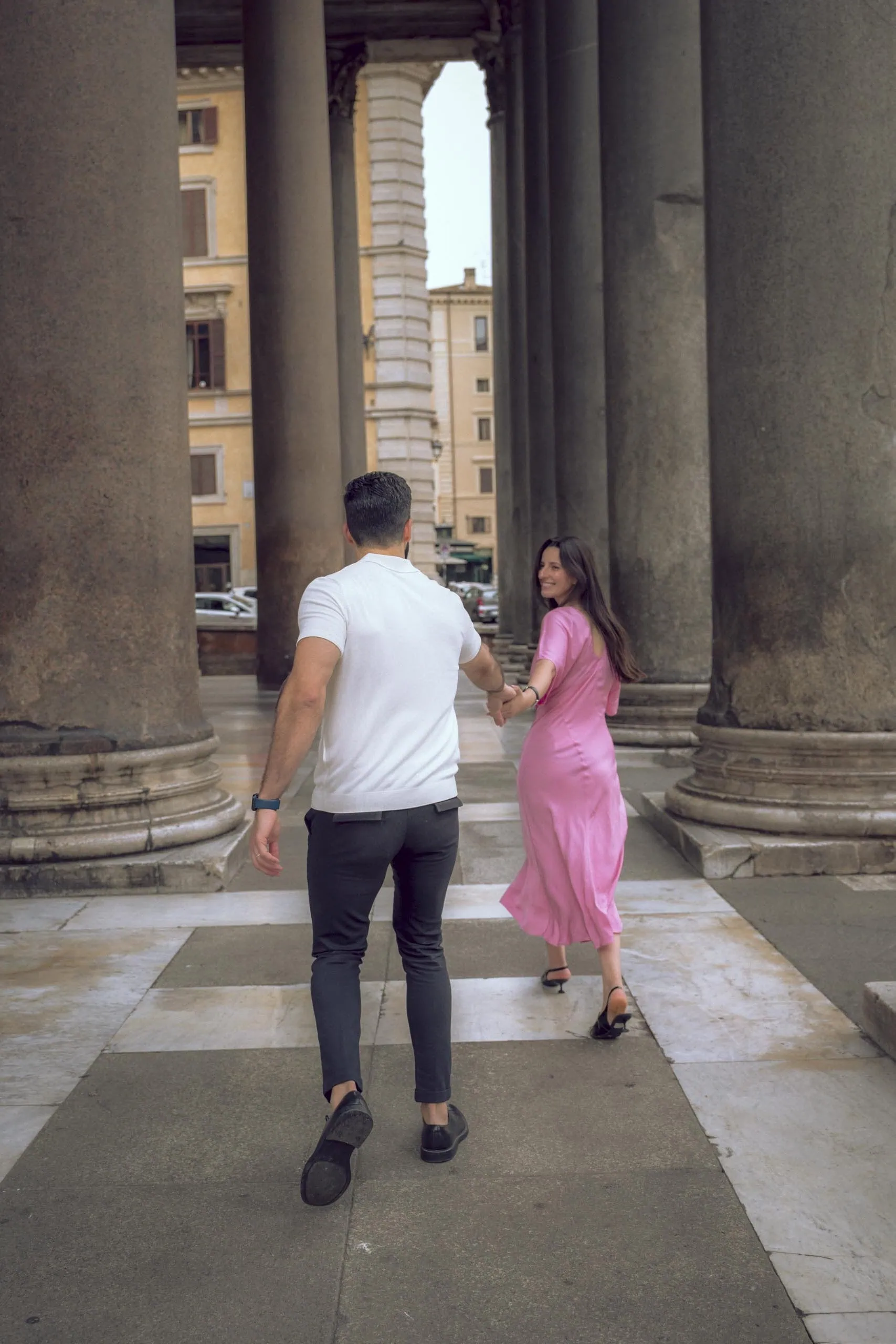 Couple walking pantheon piazza - Rome by Finzi