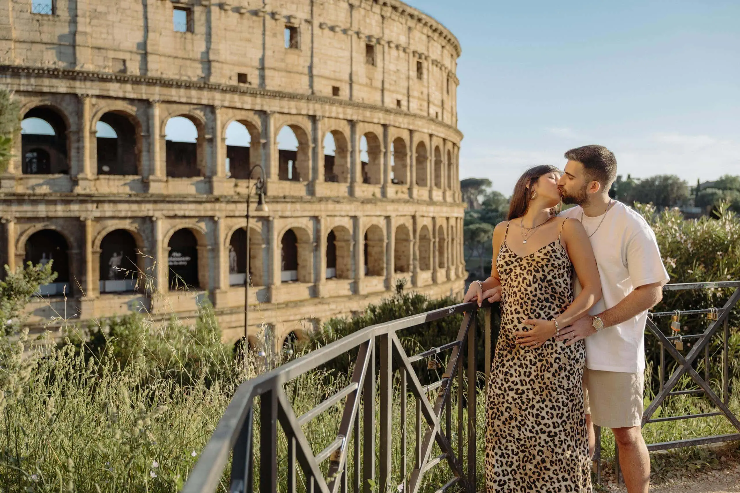 Expecting couple kissing bump colosseum Rome - Rome by Finzi
