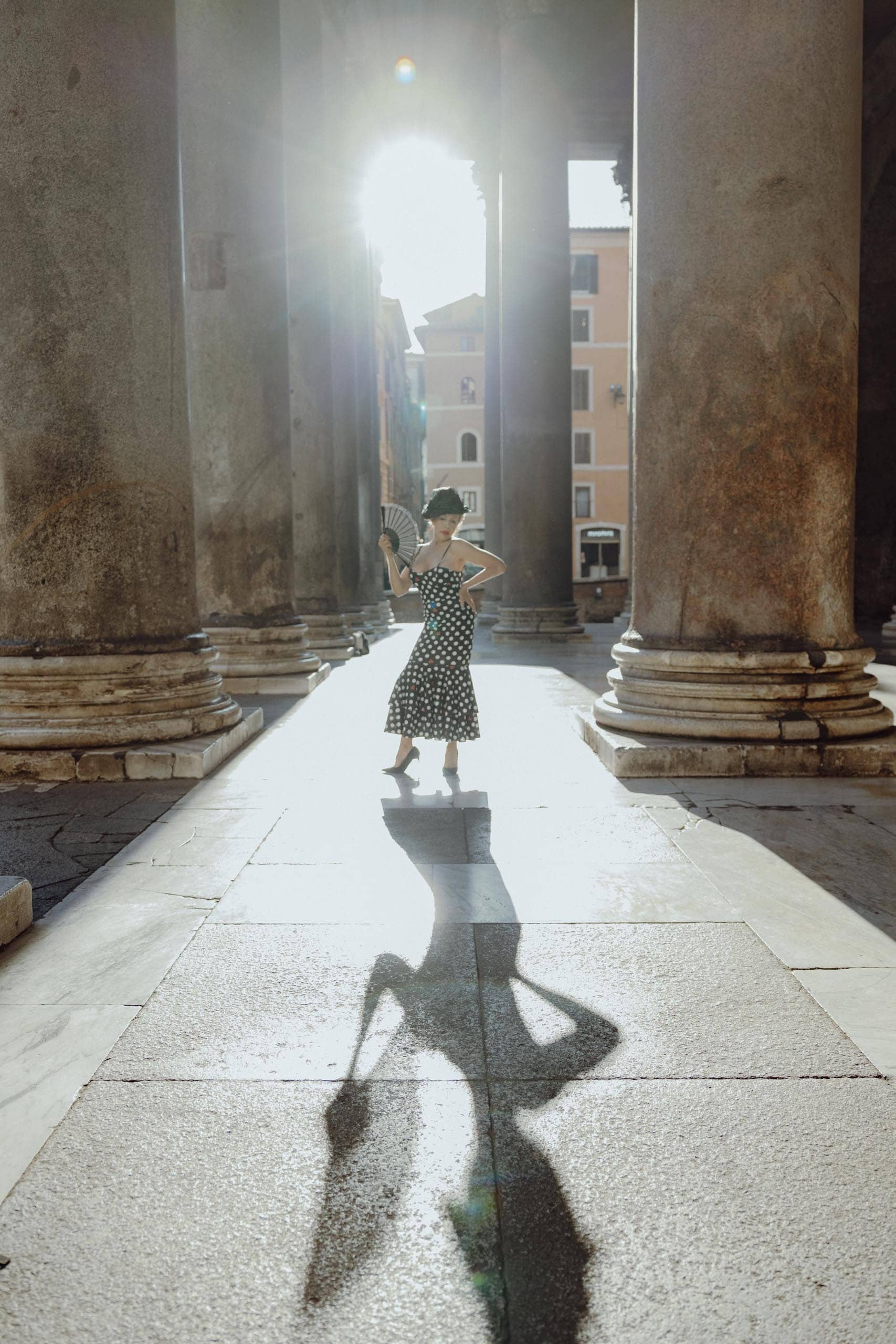 Woman between pantheon columns shadow - solo photography in Rome by Finzi