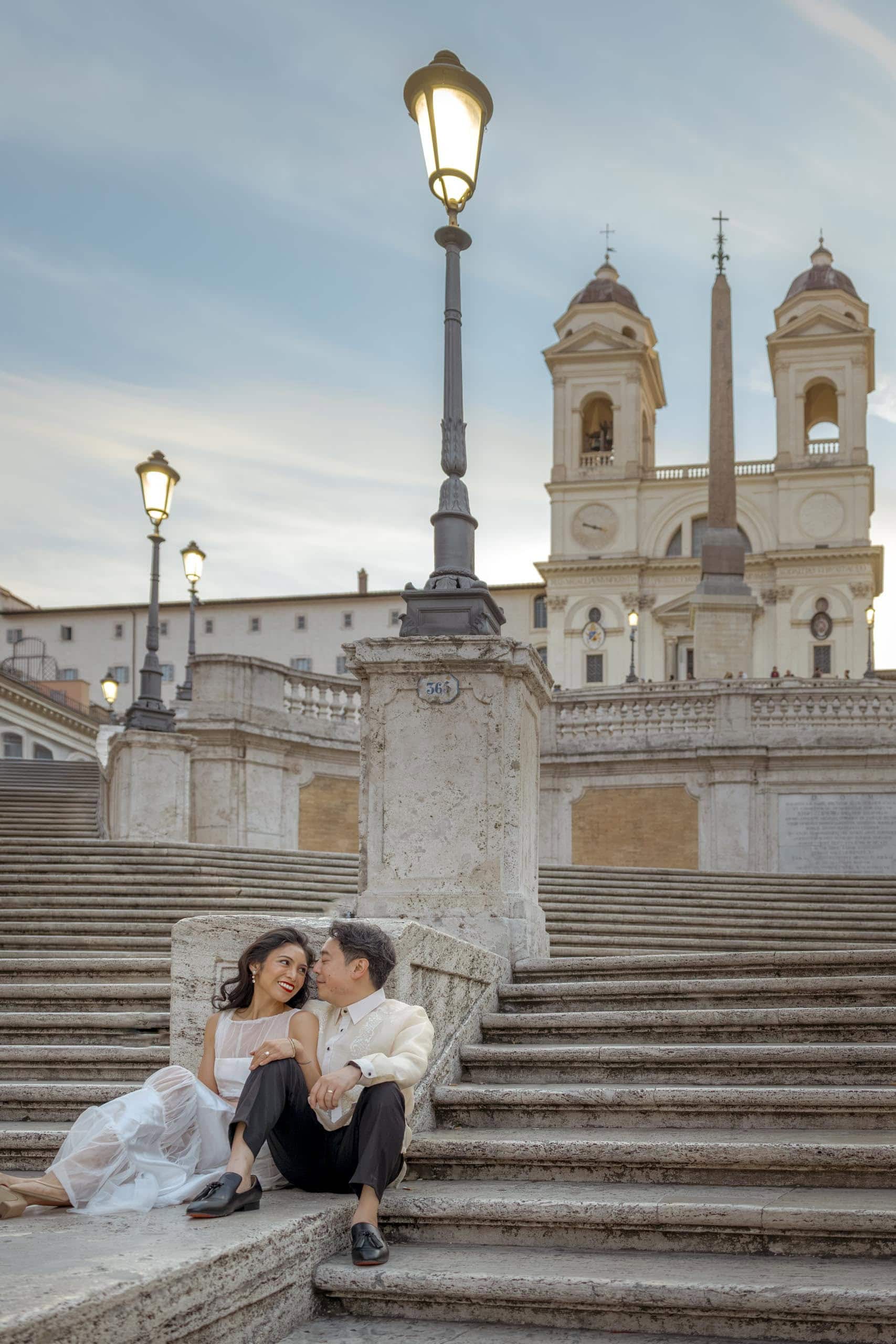 Couple laughing spanish steps lamp Rome - couples photography in Rome by Finzi