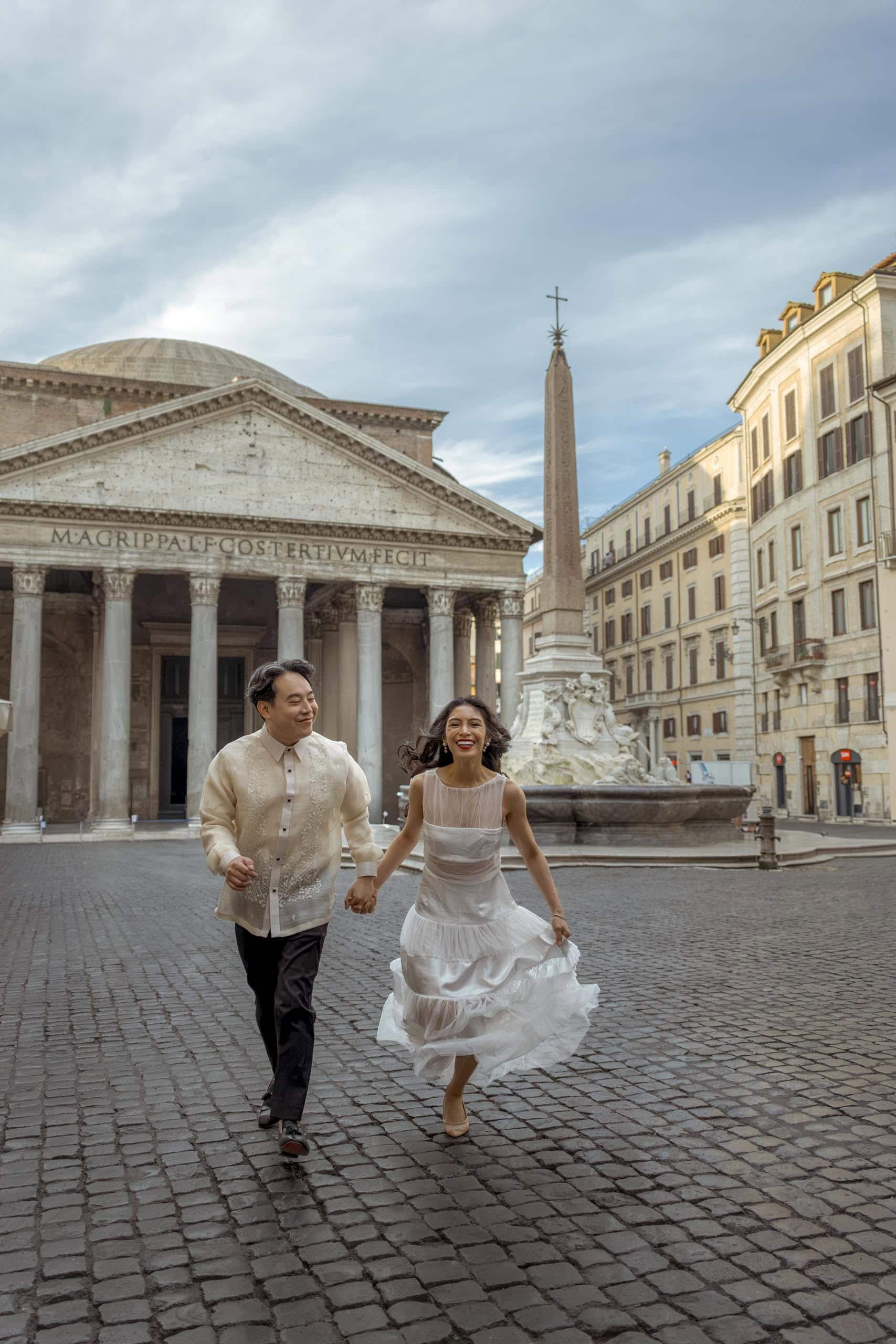 Pantheon piazza couple running obelisk fountain Rome - couples photography in Rome by Finzi